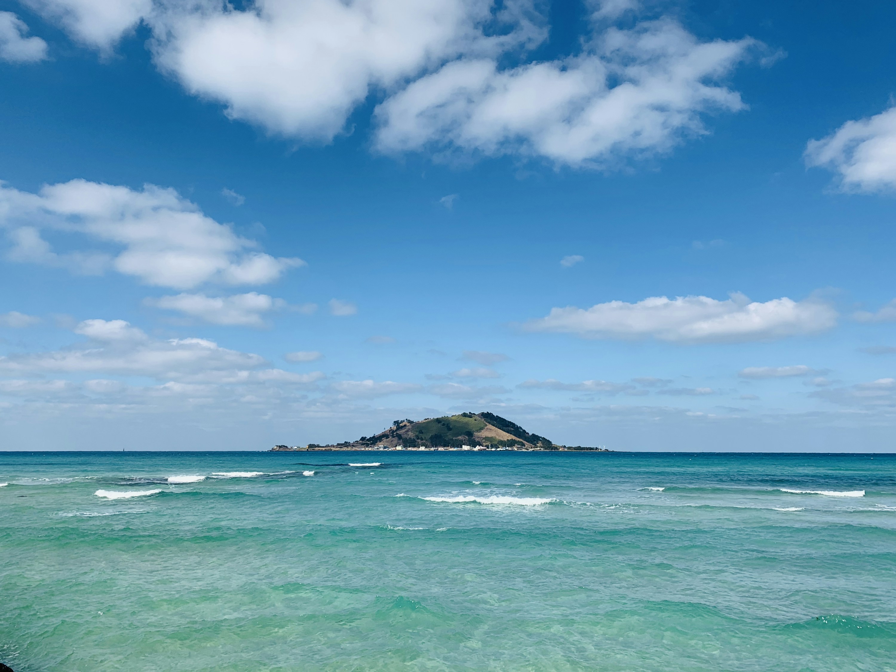 面向海岸的济州岛海景